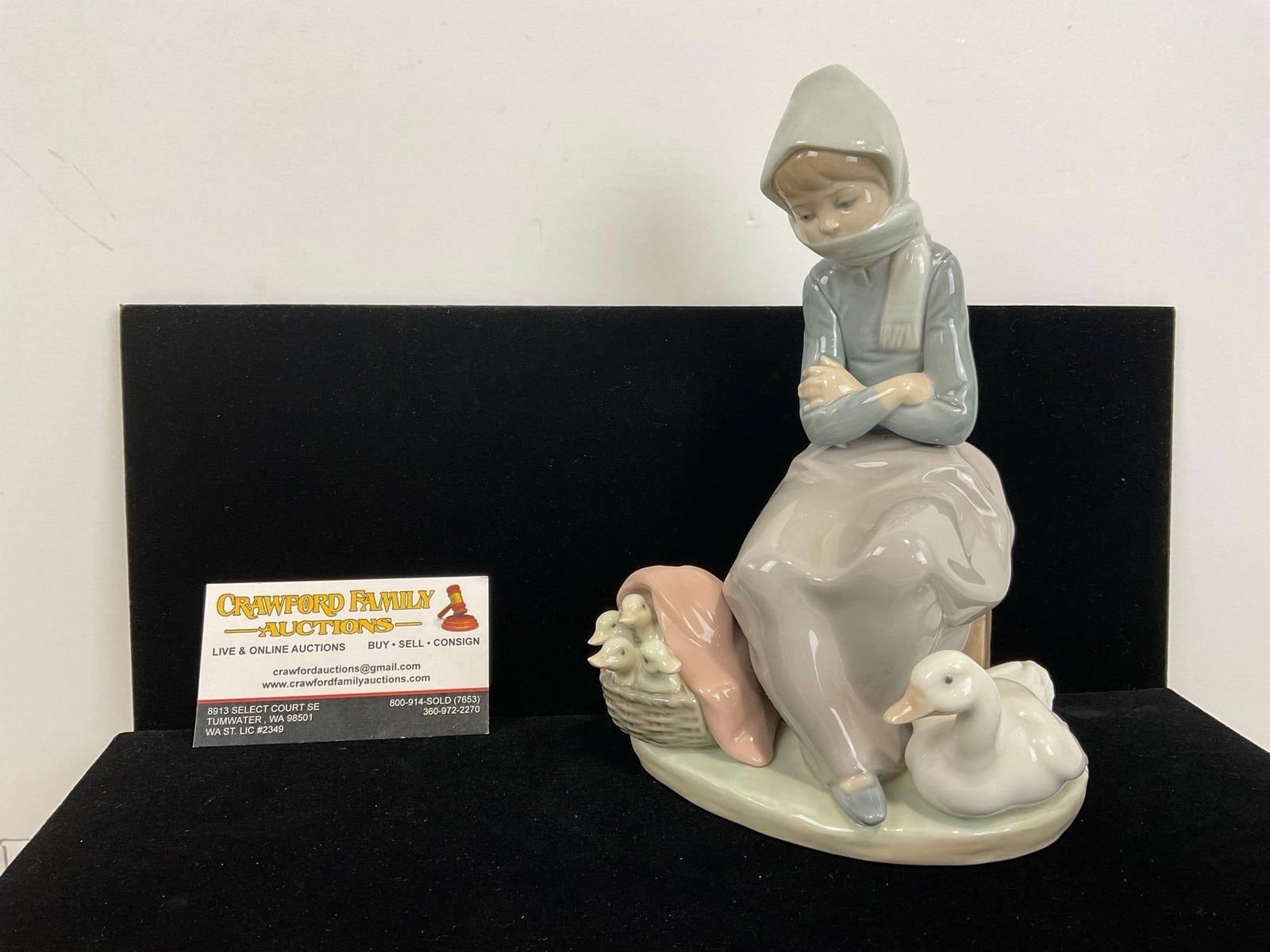 Vintage 1974 LLADRO no 1267 Retired, Girl with Ducks w/ Seller Basket Statue, Glazed Porcelain w/... (1 of 6)