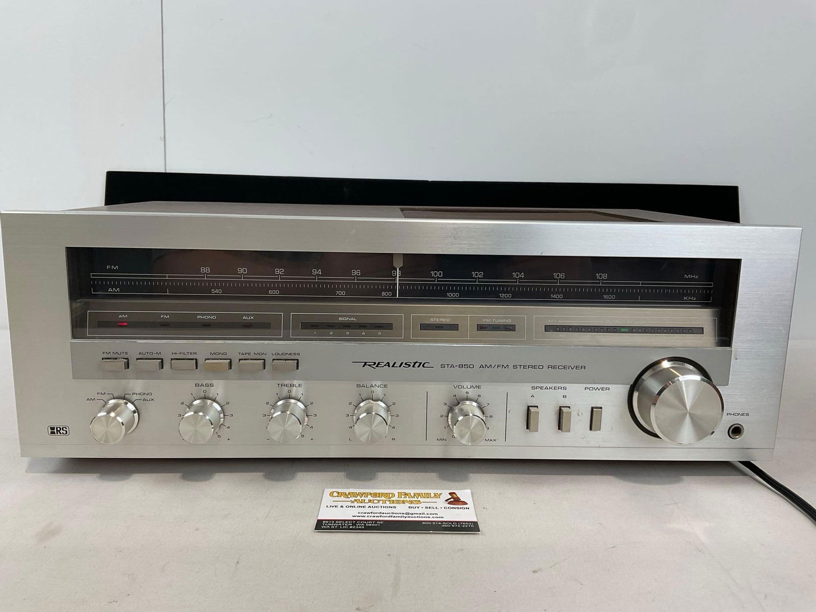 Vintage Realistic Model 31-2096 AM/FM Stereo Receiver, tested & powers on, 8h x 19w x 13d inches (1 of 5)