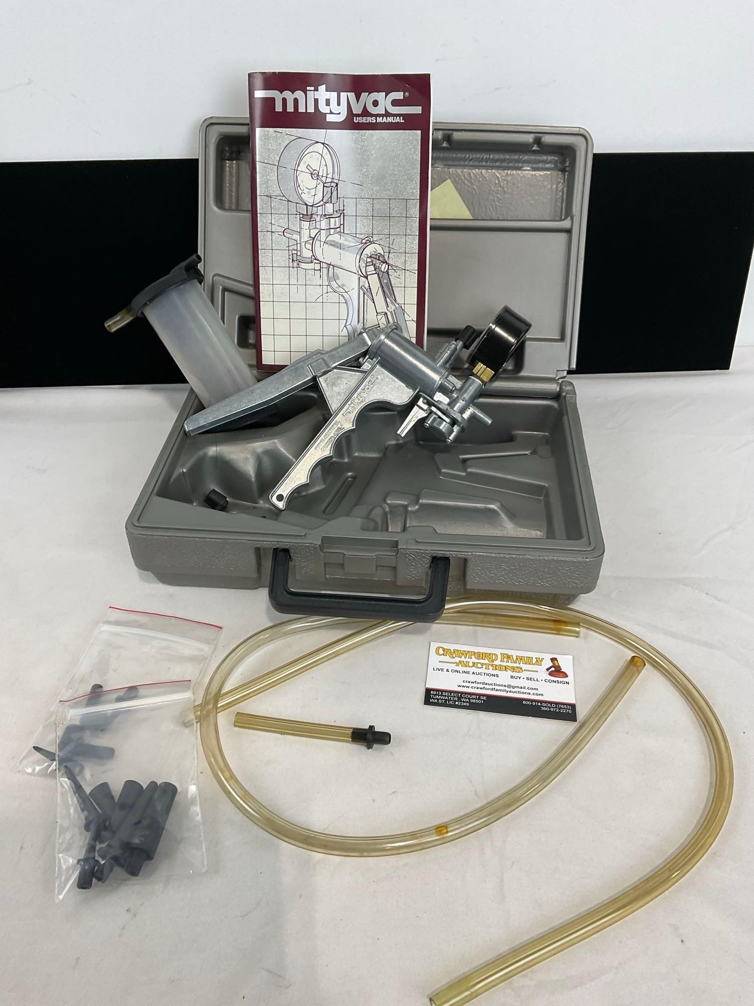 Silverline Mityvac Hand Vacuum Pump in case (1 of 4)