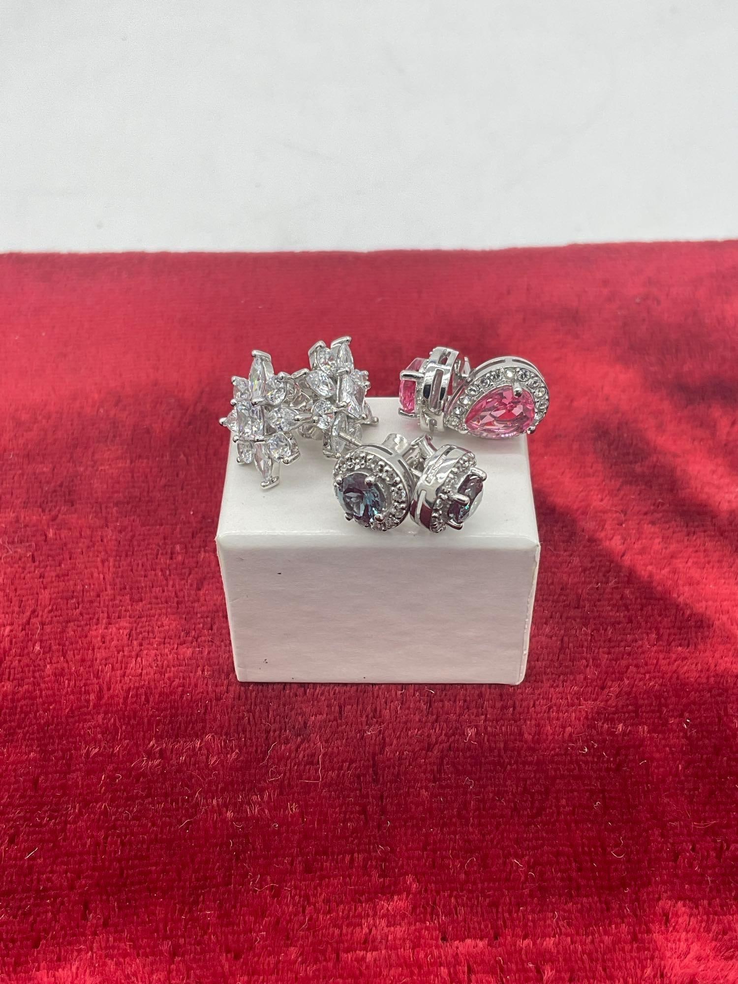 3 pairs of colorful and attractive stud earrings: Jc-1554