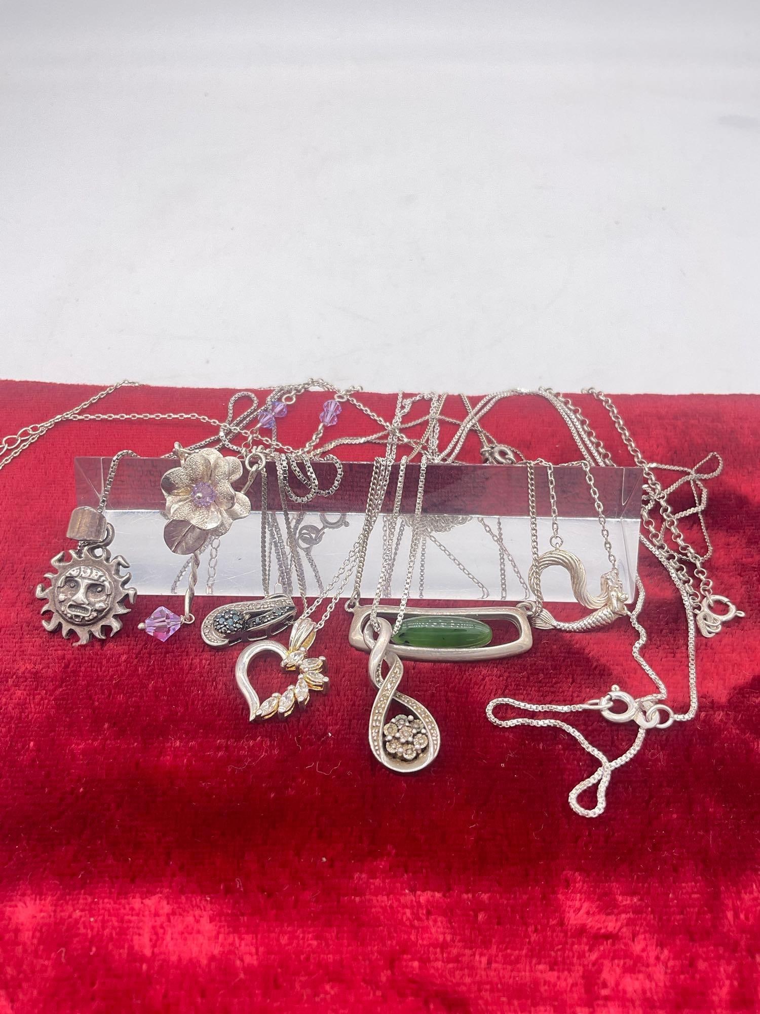 7 nice sterling silver necklaces with silver pendants (1 of 3)