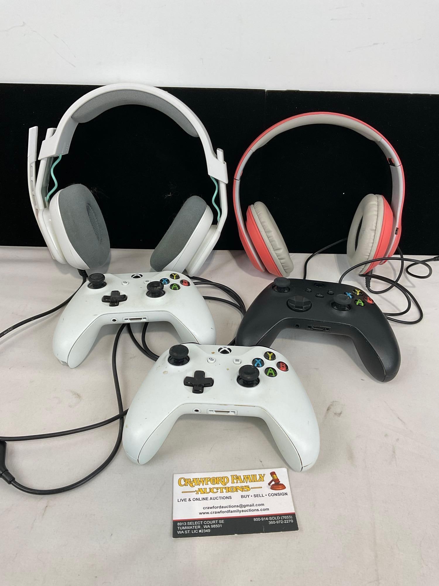 Astro Gaming Headset A10, iLive Headphones, & 3 Xbox One Controllers (1 of 8)