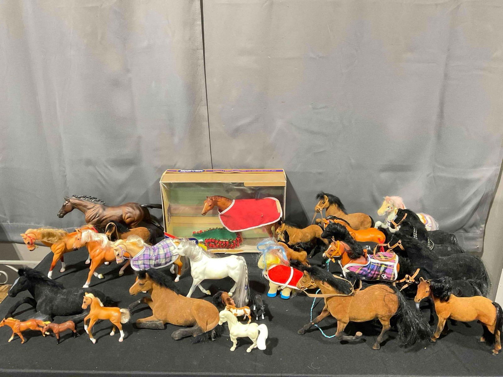 25 pcs Vintage Horse Figurine Assortment, incl. Breyer, My Little Pony and Much More! See pics.: 25 pcs Vintage Horse Figurine Assortment, incl. Breyer, My Little Pony and Much More! Breyer no. 476, Cigar in Original Box. Wear indicative of age, condition is otherwise good, Would make a horse gir