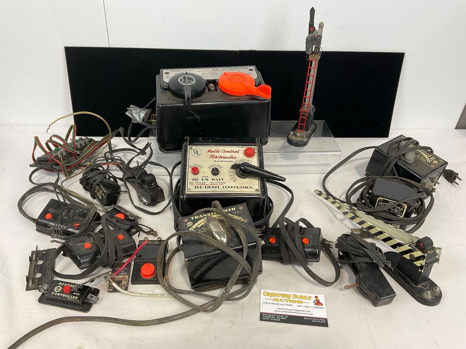 Several Vintage Lionel Corp Trainmaster Transformers, Controllers & more, 17+ pieces (1 of 4)