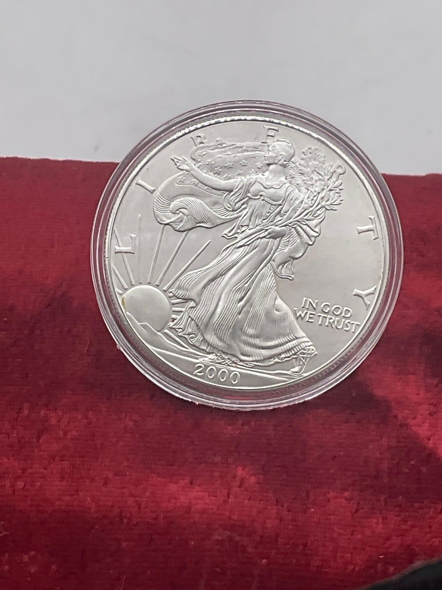 2000 silver American Eagle 1 ounce .999 Round Coin. (1 of 2)