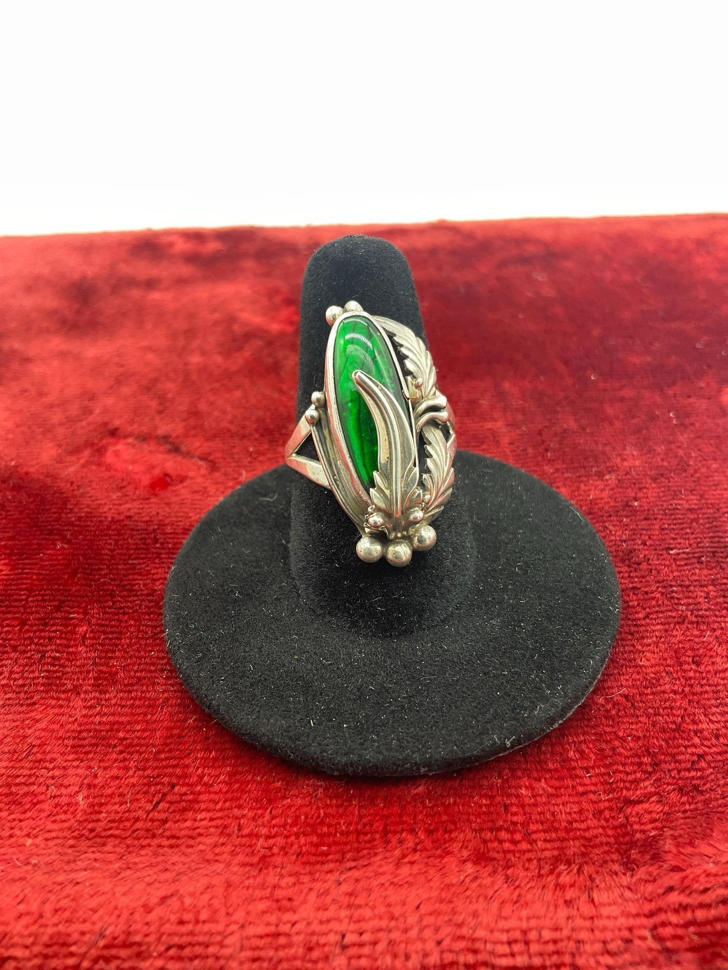 Vintage sterling silver Native American green abalone shell ring w/ floral detail by Nakai: Approx size 7 signed Nakai and marked sterling silver JC-5320