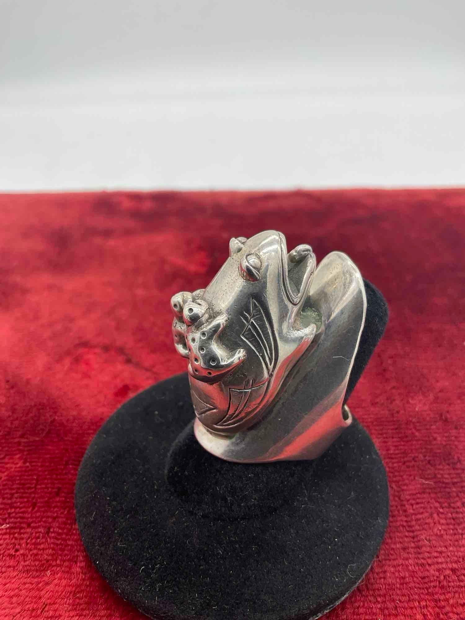 1990 Carol Felley Native American design sterling silver Frog and Babies Ring sz 7 (1 of 7)