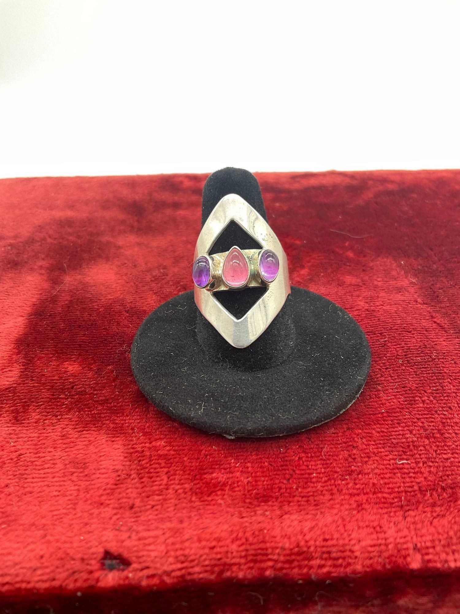 1991 Carol Felley sterling silver semi precious stones geometric ring - Sugilite & pink moonstone: Believed to be Sugilite and pink moonstone or agate see pics Carol Felley designs hallmarked, size 9 JC-5320