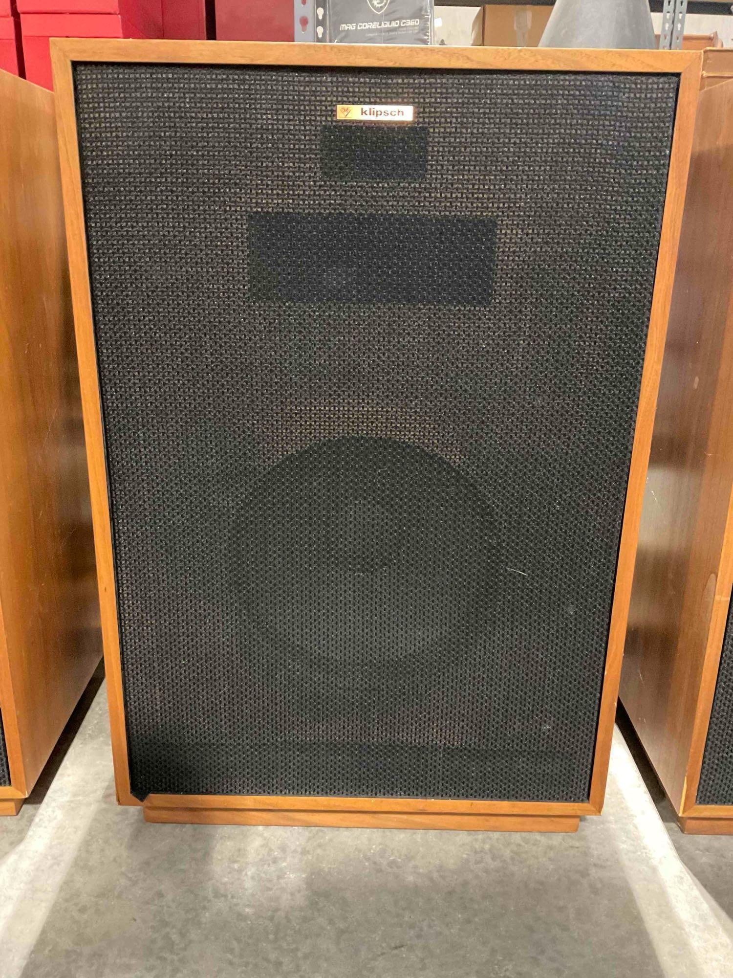 Vintage Klipsch Cornwall Style Floor Box Loudspeaker Model C-WO. Tested on site works See pics. (1 of 7)