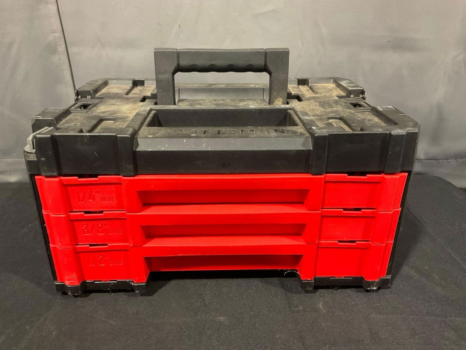 Craftsman Socket Set, Three Drawer Heavy Duty Plastic, w/ Sockets, 1/4, 3/8 & 1/2 sizes: Appears to be in fair to good shape. The piece measures approx 9h x 18w x 13d inches. See pics. E-5180 *No in-house shipping, due to size and weight*