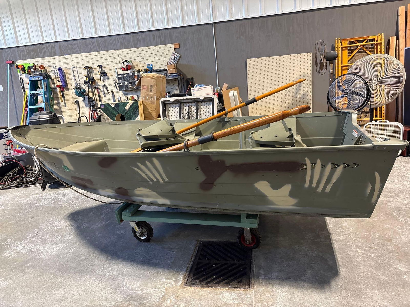 2010 Aluminum Smokercraft 12" Fishing boat Model 12 Alaskan made in Stayton Ore: C-4880 Nice Fishing boat VIN # WN1322NZ / With 2 oars and fishing seats. No trailer Boat motor in next lot was used for this boat .