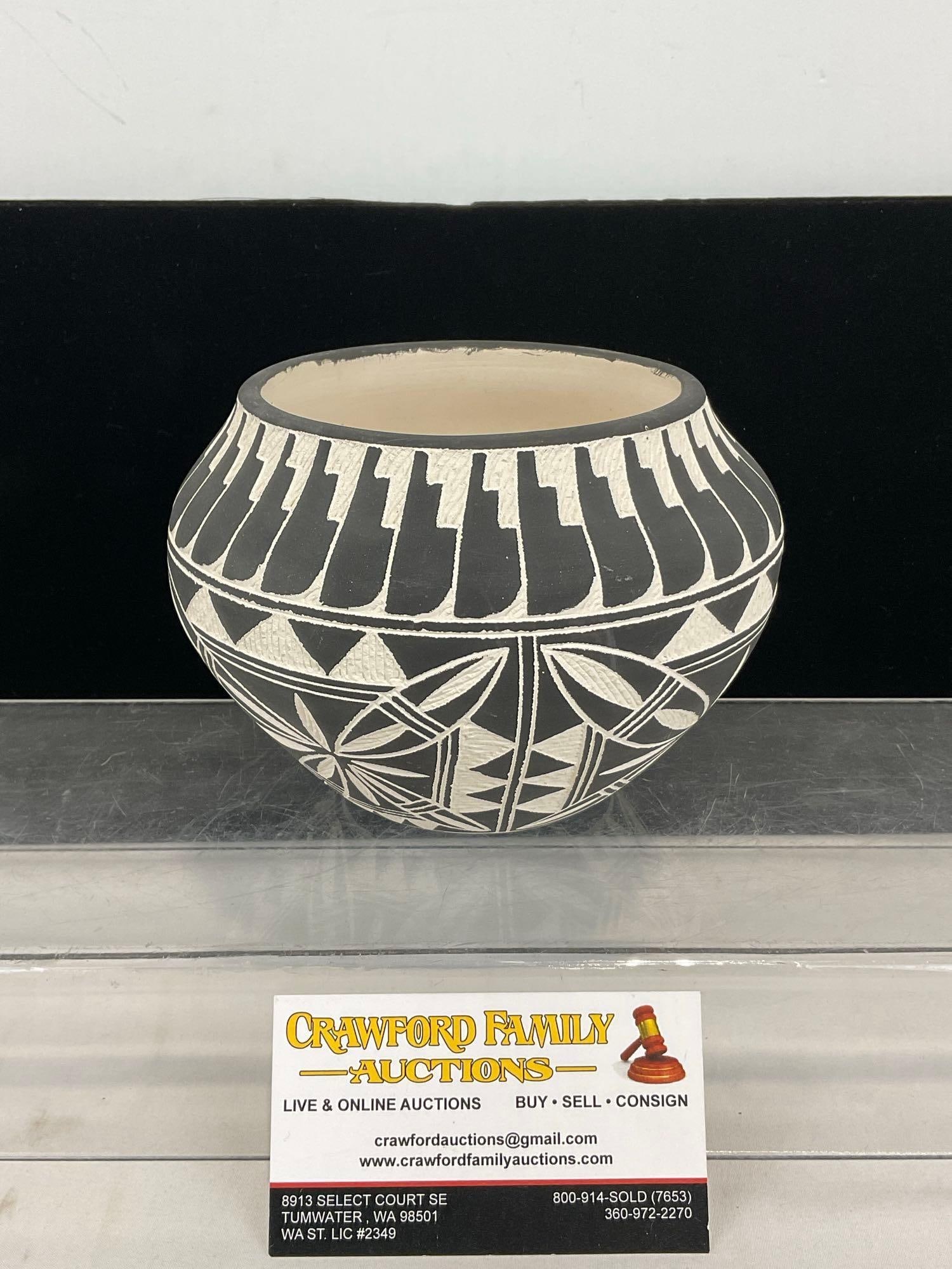Native American Acoma Laguna NM Jar, Signed Gr. O. Aragon, Sgraffito style, Black/White, 5h x 7w ... (1 of 4)