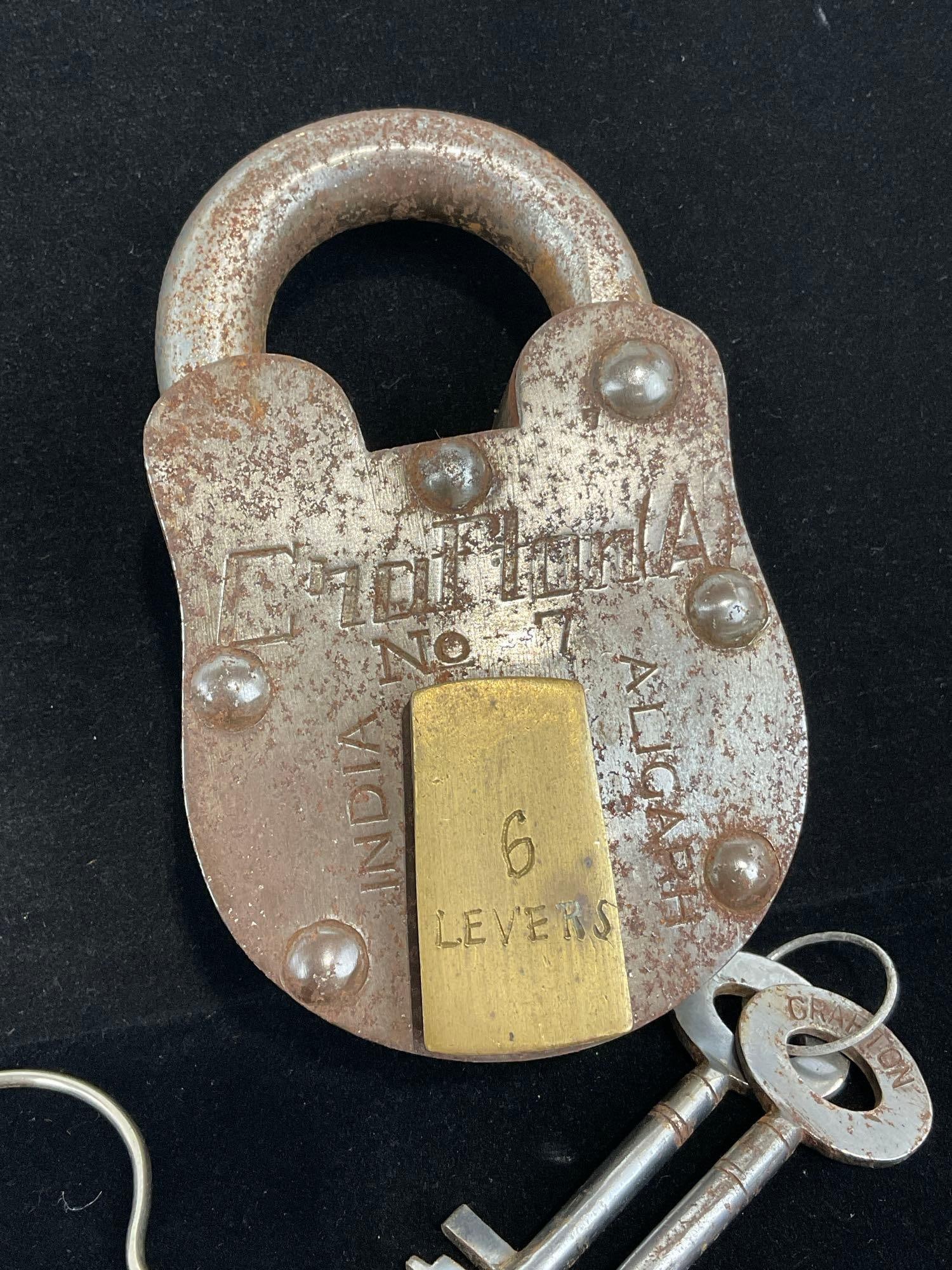 Antique Craftonia no.7 Indian Padlock, w/ 2 Keys, 6 Levers, made in Aligarh, Steel & Brass, 6x4x3... - 2