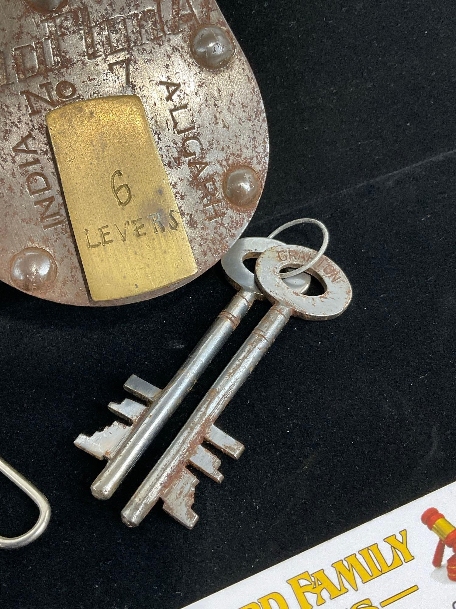 Antique Craftonia no.7 Indian Padlock, w/ 2 Keys, 6 Levers, made in Aligarh, Steel & Brass, 6x4x3... - 3
