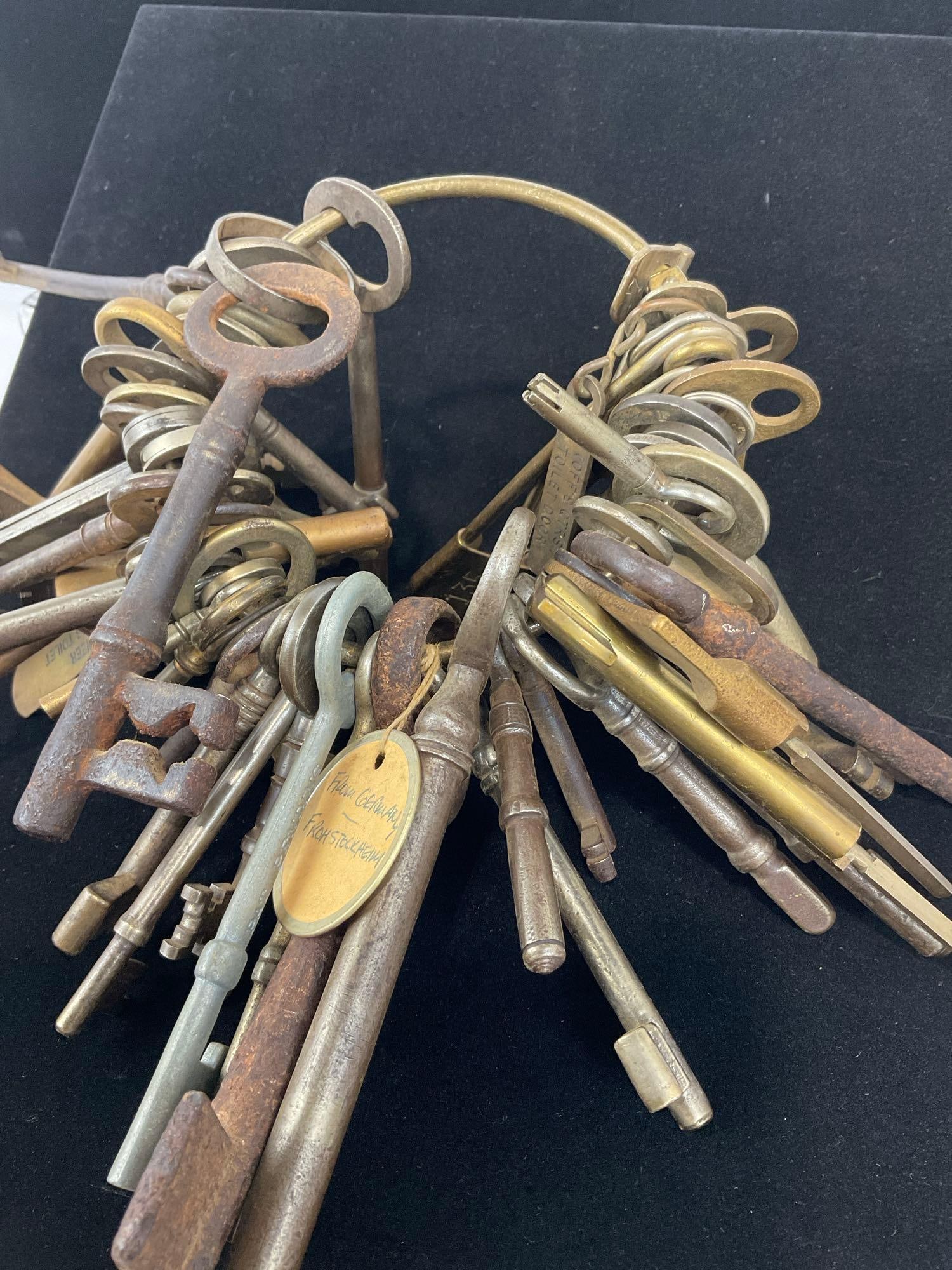 Large Assortment of Skeleton Keys on a single ring, 40-50 different varieties, lots of styles - 3