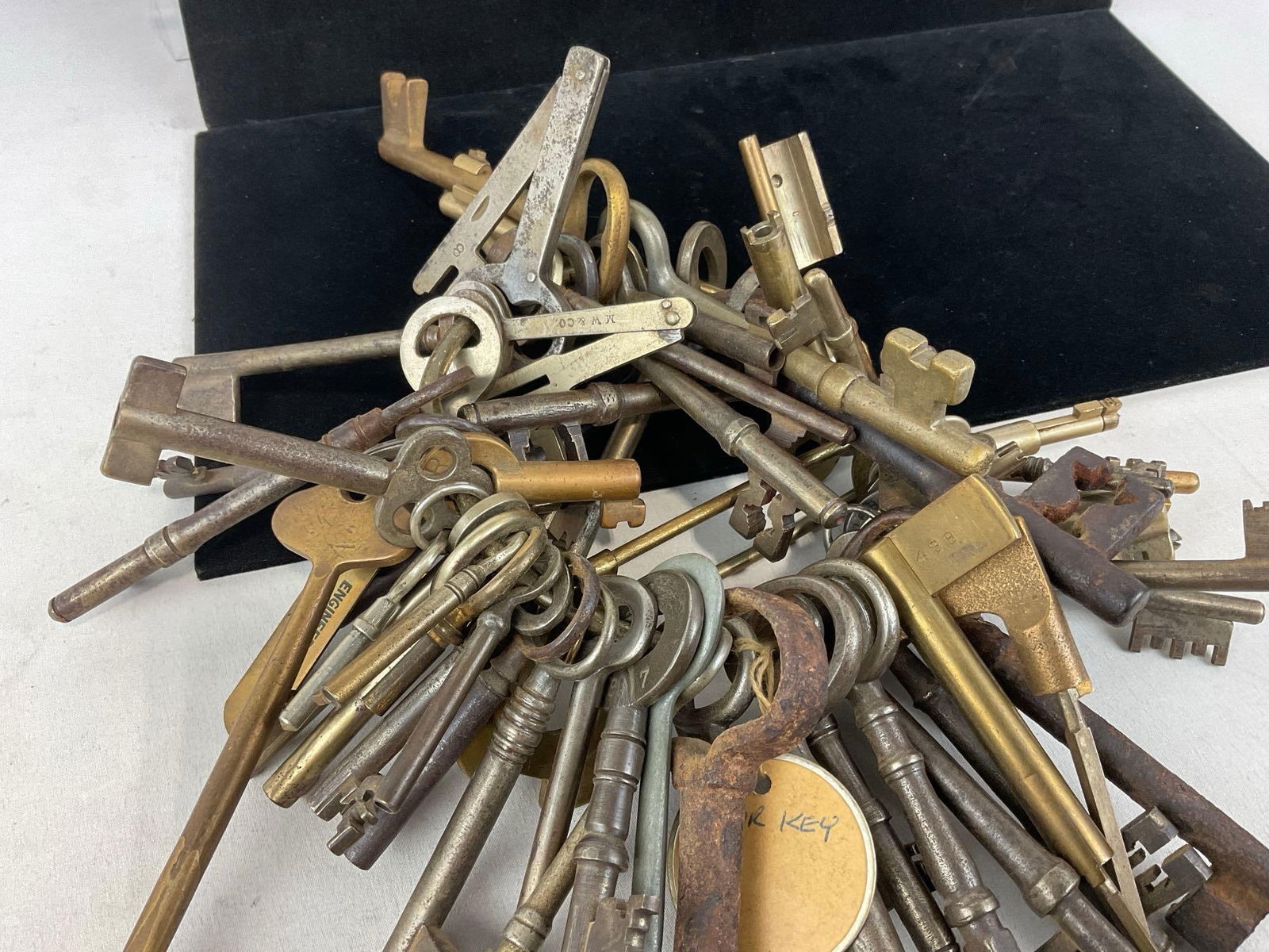 Large Assortment of Skeleton Keys on a single ring, 40-50 different varieties, lots of styles - 5
