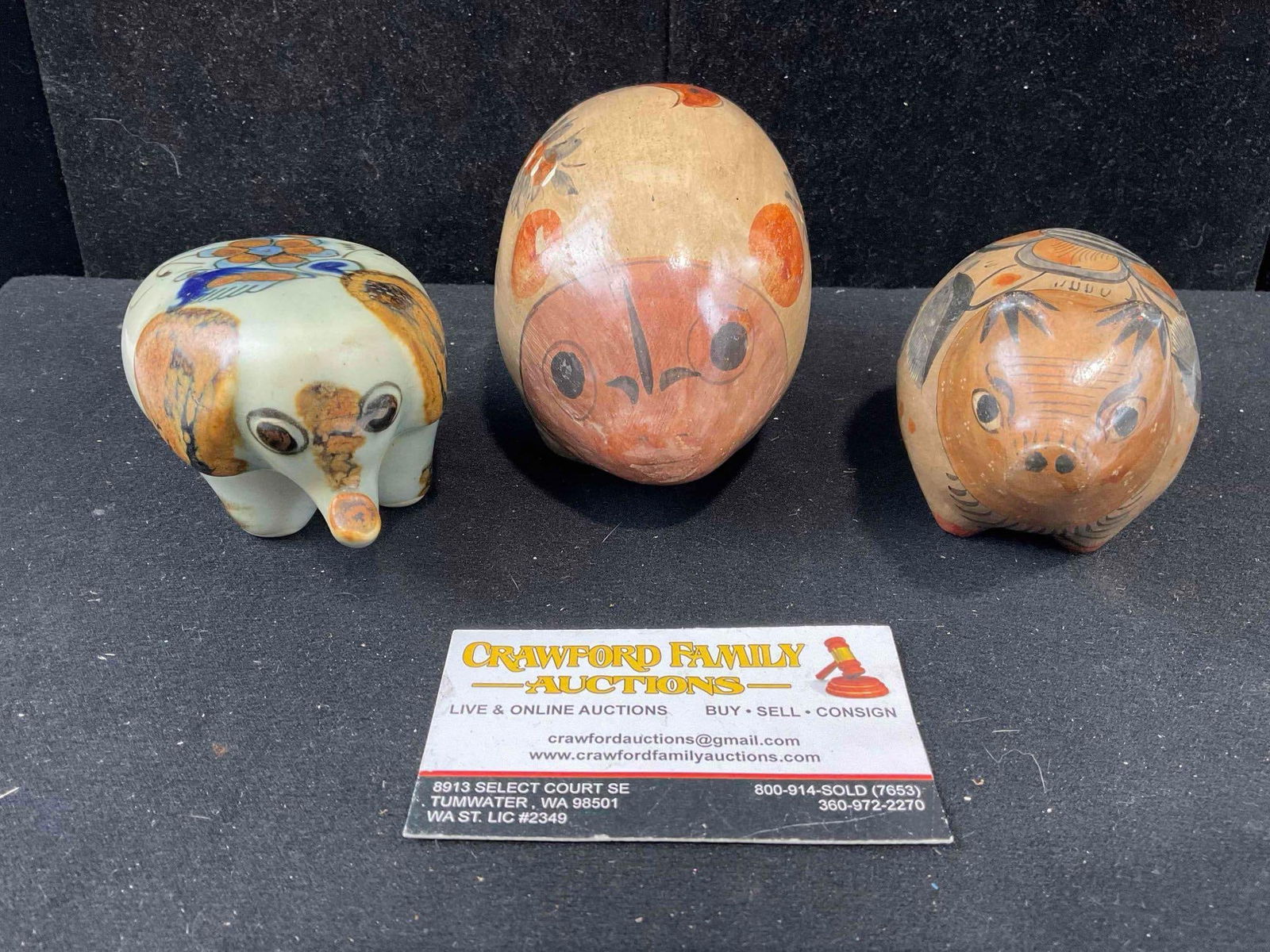 3 pcs Vintage Mexican Painted Ceramic Animal Figural Statuettes, incl. 2x Pigs & 1x Elephant.: 3 pcs Vintage Mexican Painted Ceramic Animal Figural Statuettes, incl. 2x Pigs & 1x Elephant. Elephant is cracked and repaired with glue, condition is otherwise good. Fits in box measuring 6" x