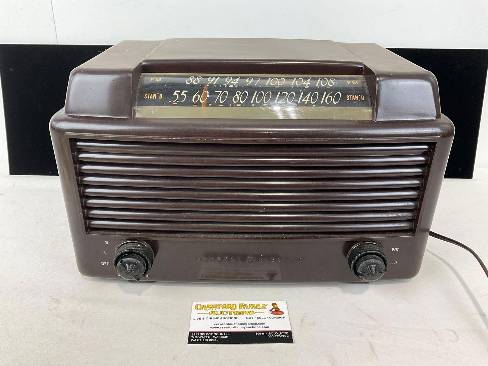 Vintage 1948 General Electric G-E Frequency Modulation Radio Model 356, AM/FM Bakelite Tube Radio (1 of 4)