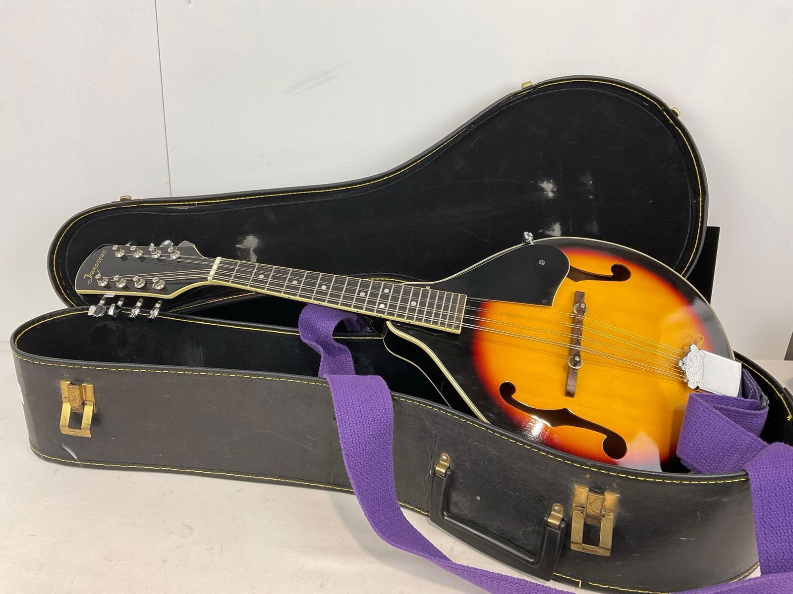 Vintage Franciscan Mandolin Sunburst Finish, 8 string, in hard case (1 of 6)
