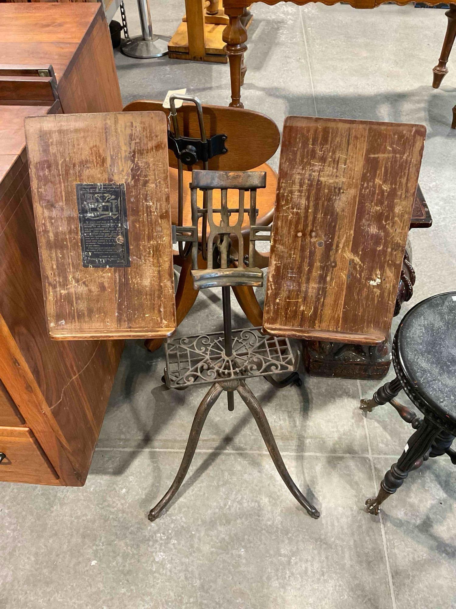 Beautiful Antique Oak Wood & Cast Iron Music Book or Dictionary Stand. Very Good Condition. (1 of 8)