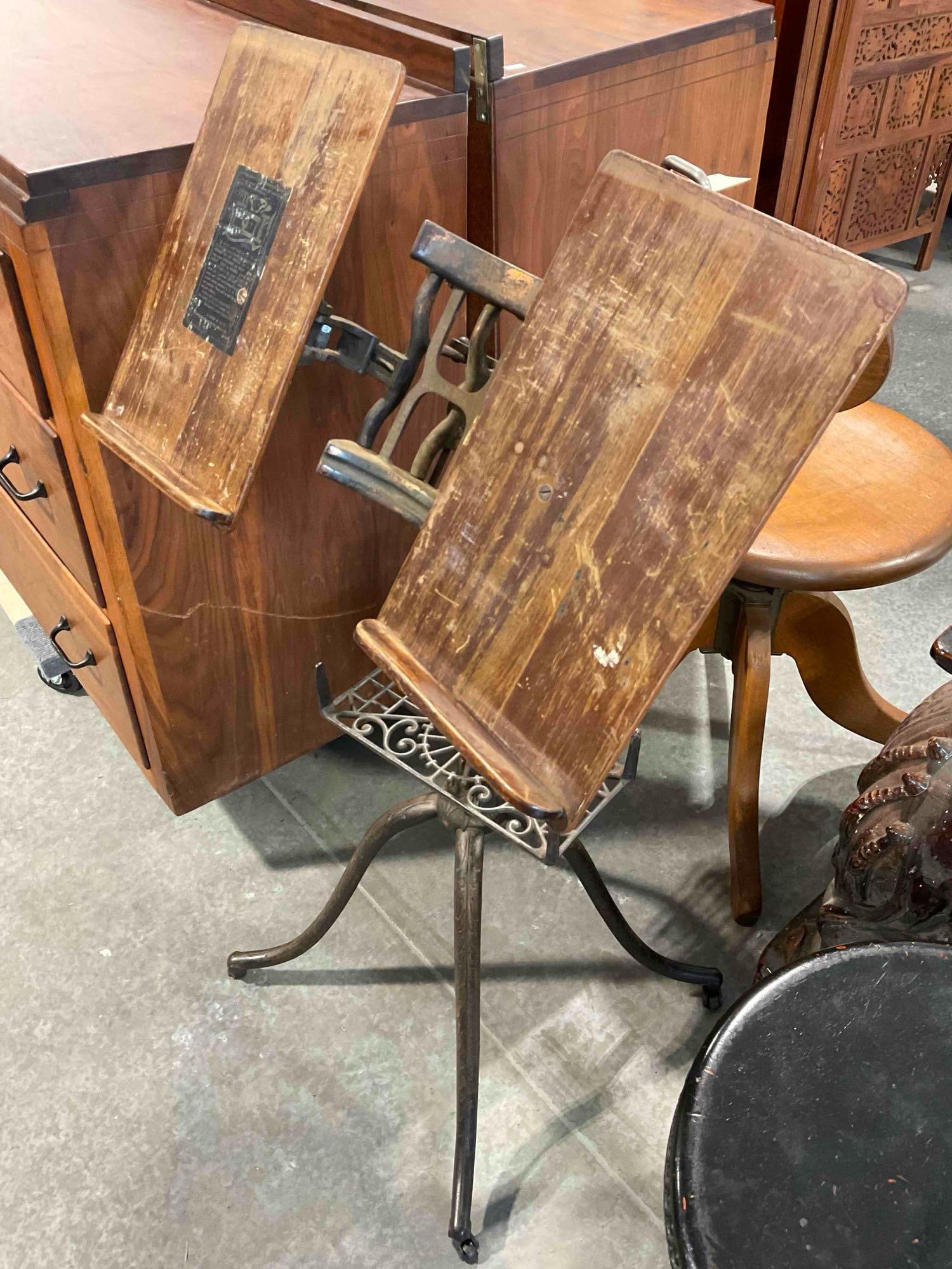 Beautiful Antique Oak Wood & Cast Iron Music Book or Dictionary Stand. Very Good Condition. - 2