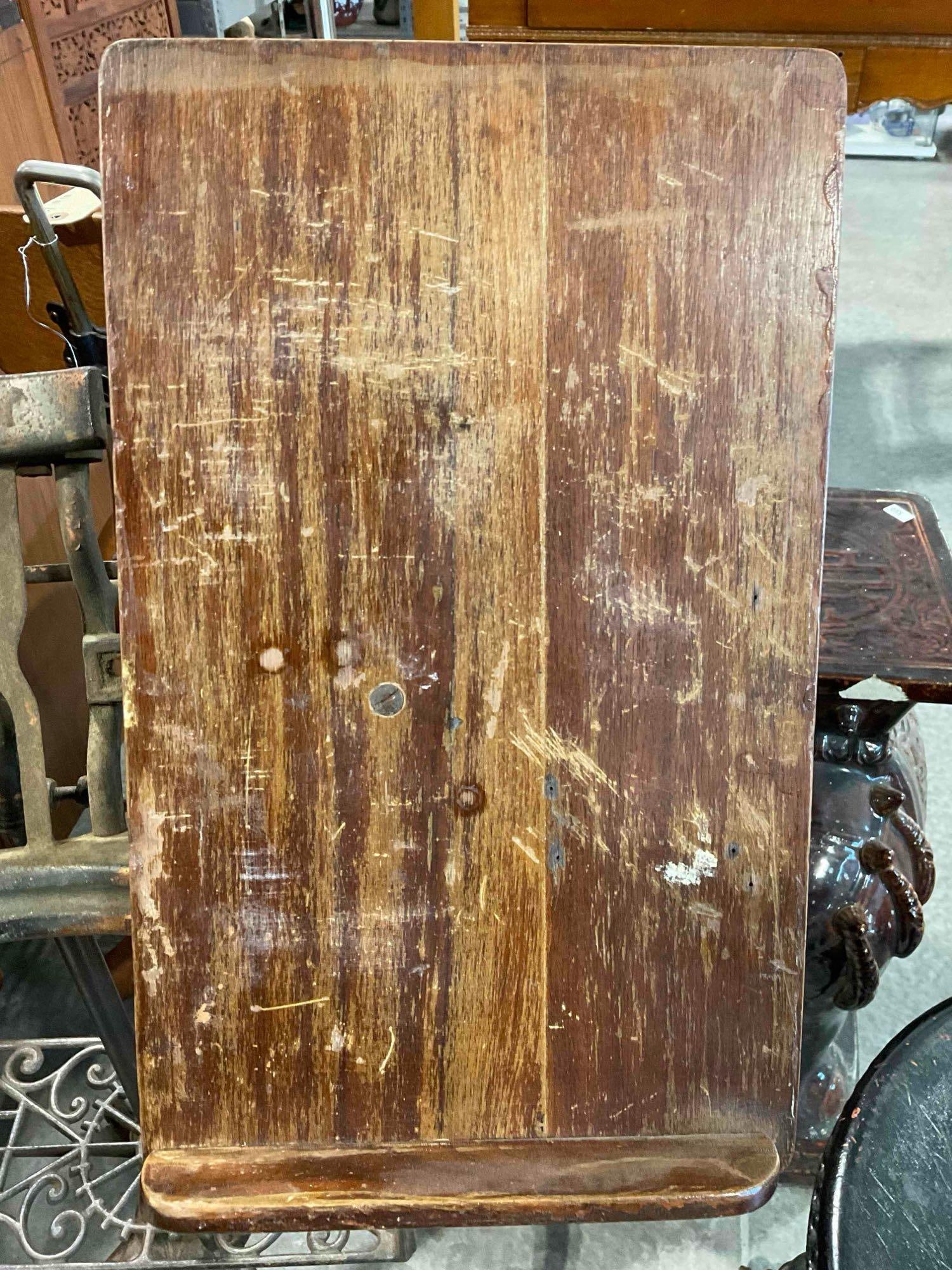 Beautiful Antique Oak Wood & Cast Iron Music Book or Dictionary Stand. Very Good Condition. - 5