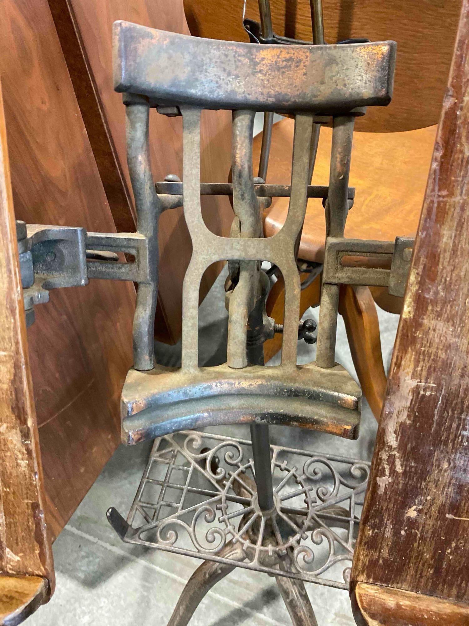 Beautiful Antique Oak Wood & Cast Iron Music Book or Dictionary Stand. Very Good Condition. - 6