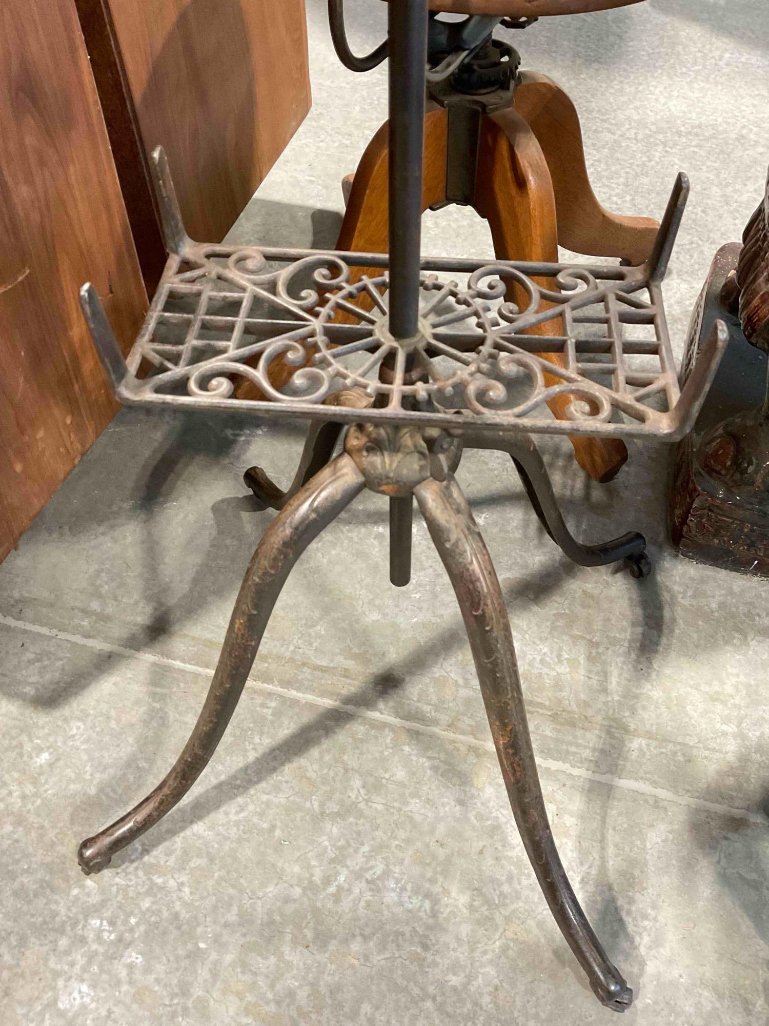 Beautiful Antique Oak Wood & Cast Iron Music Book or Dictionary Stand. Very Good Condition. - 7