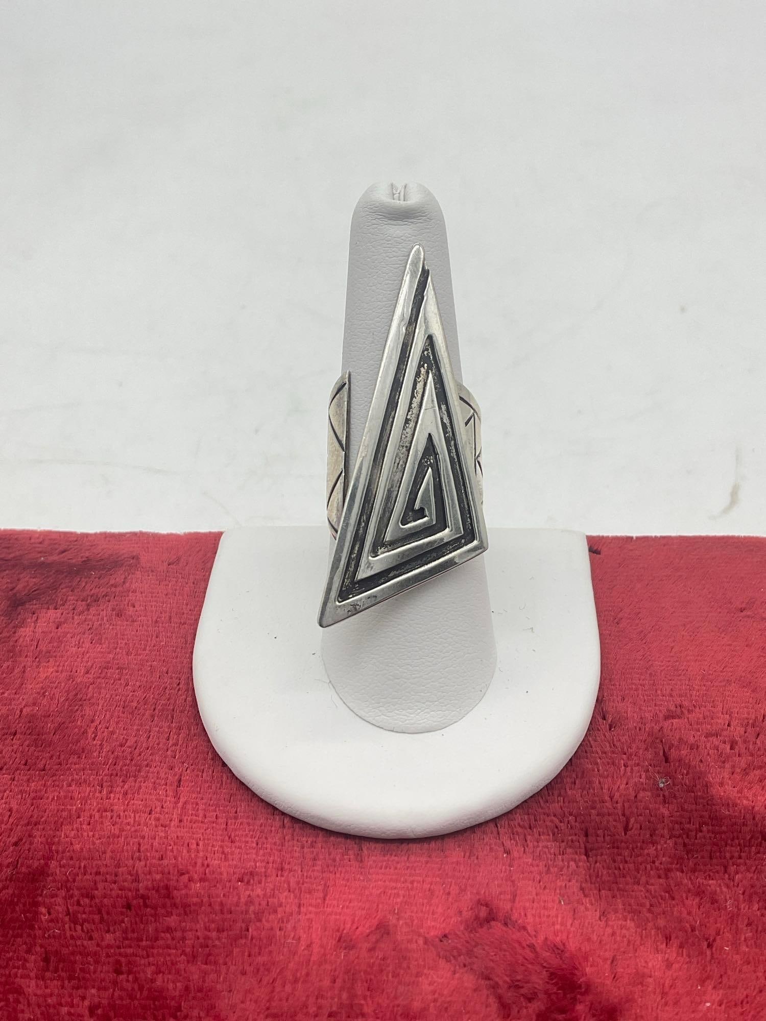 Asymmetrical vintage unmarked sterling silver Native American inspired ring sz 9 to 11 (1 of 4)