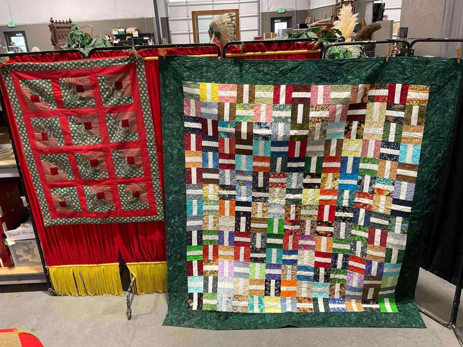 2 pcs Modern Machine Quilted Blankets, incl. Charming 2018 Friendship Patchwork Quilt. See pics. (1 of 7)