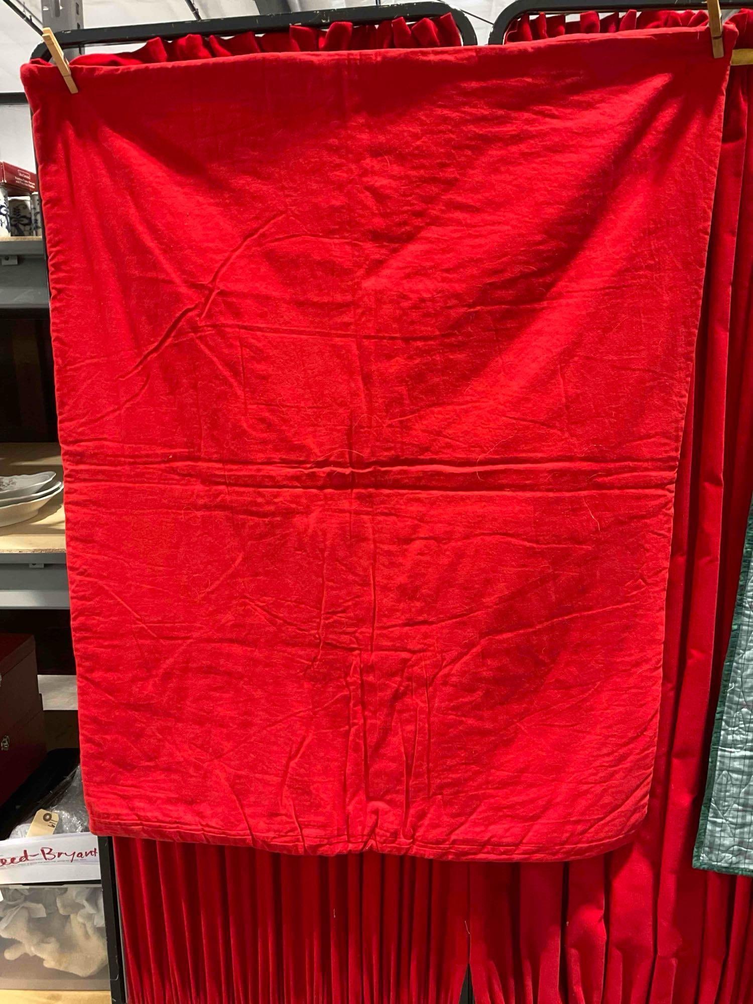 2 pcs Modern Machine Quilted Blankets, incl. Charming 2018 Friendship Patchwork Quilt. See pics. - 5