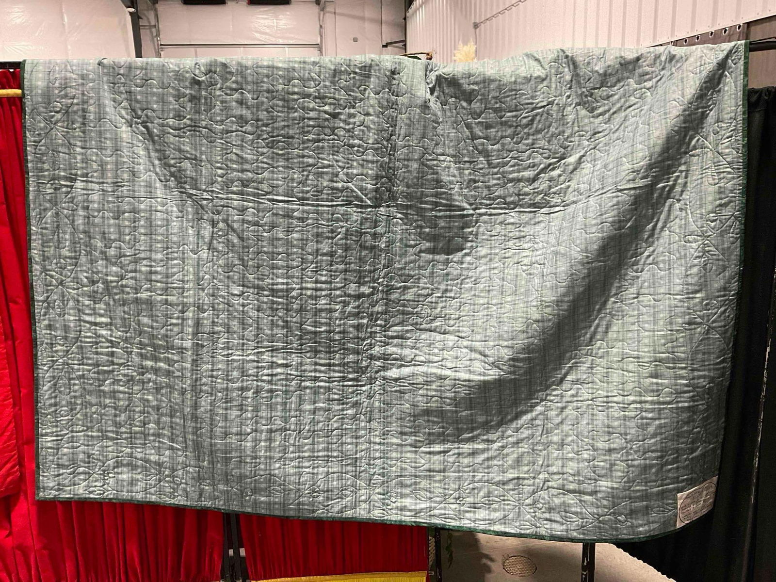 2 pcs Modern Machine Quilted Blankets, incl. Charming 2018 Friendship Patchwork Quilt. See pics. - 6