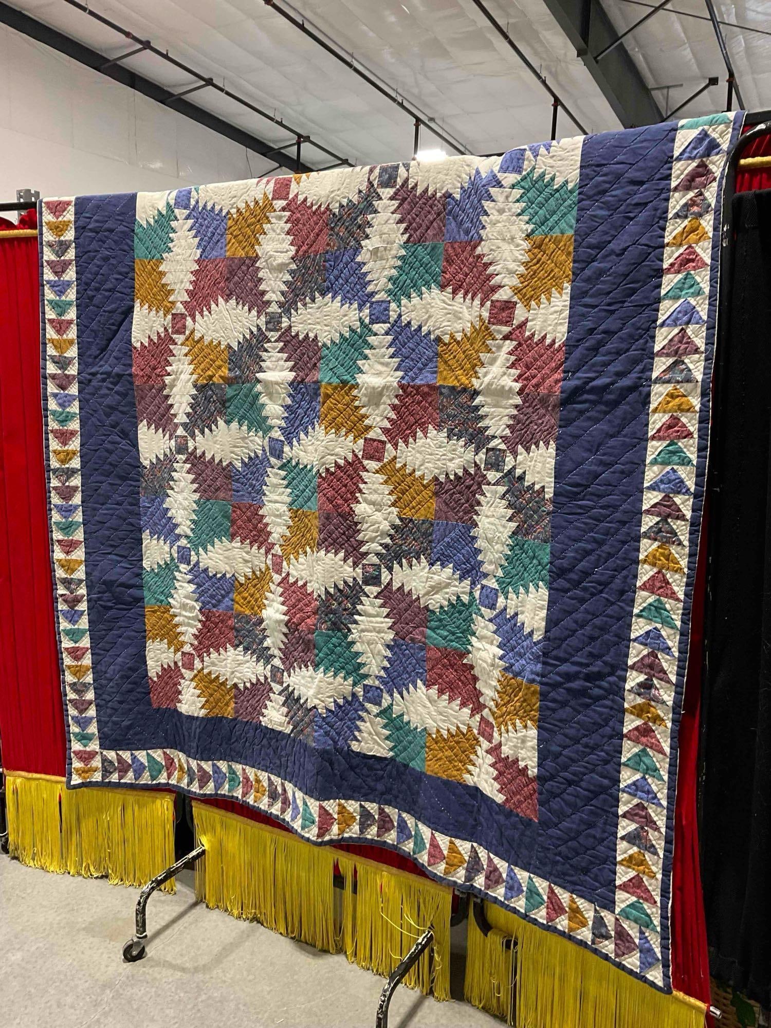Vintage Hand Quilted Colorful Bedspread Blanket w/ "Pineapple" Pattern. Very Good Condition. - 2