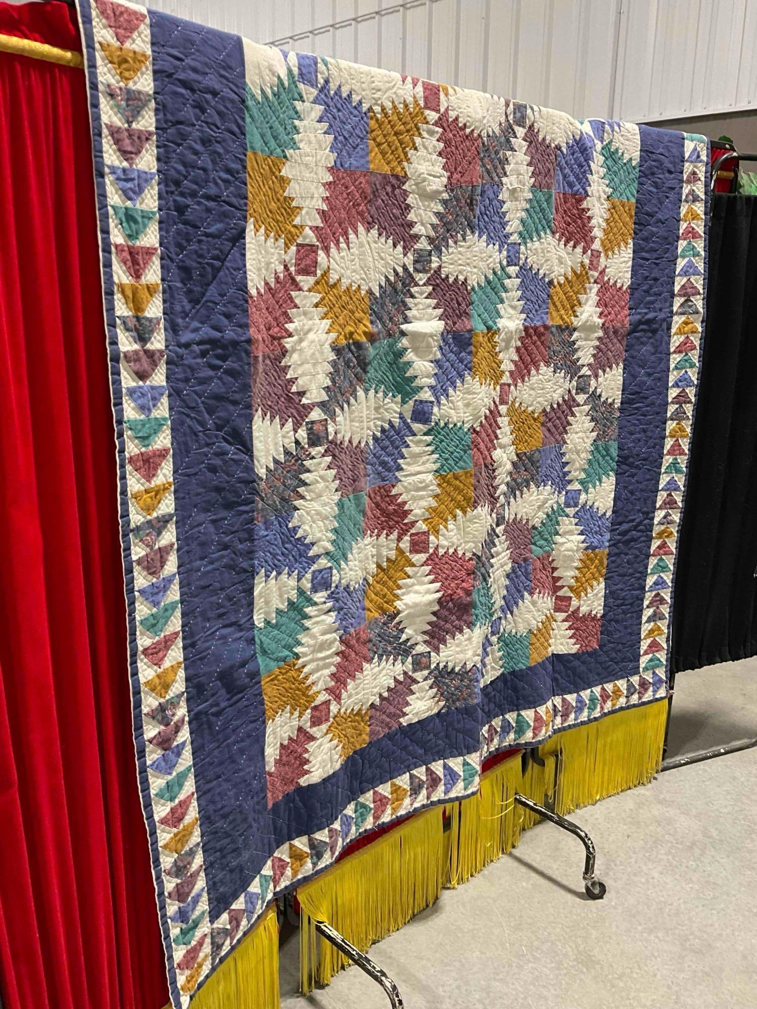 Vintage Hand Quilted Colorful Bedspread Blanket w/ "Pineapple" Pattern. Very Good Condition. - 3