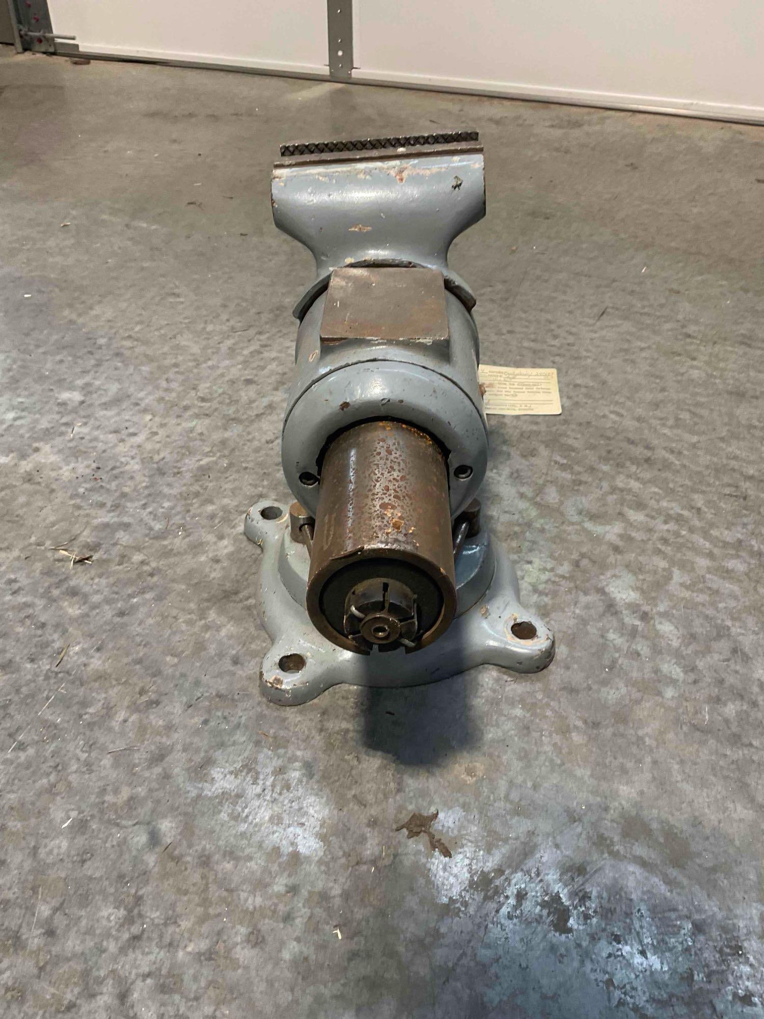 Golden Bird Bench Vice 360 Swivel and Rotation with Pipe Clamp Jaws - 5