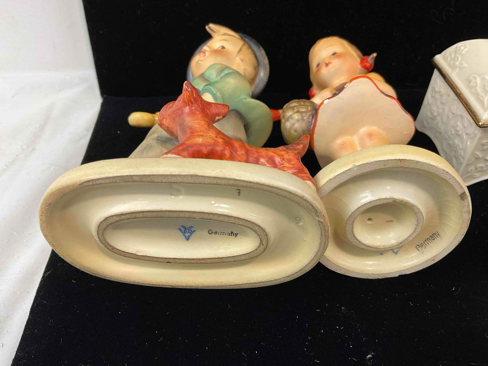6 pcs Vintage Porcelain Collectibles, incl. Hummel, Lenox & Royal Doulton. Very Good Condition. - 8