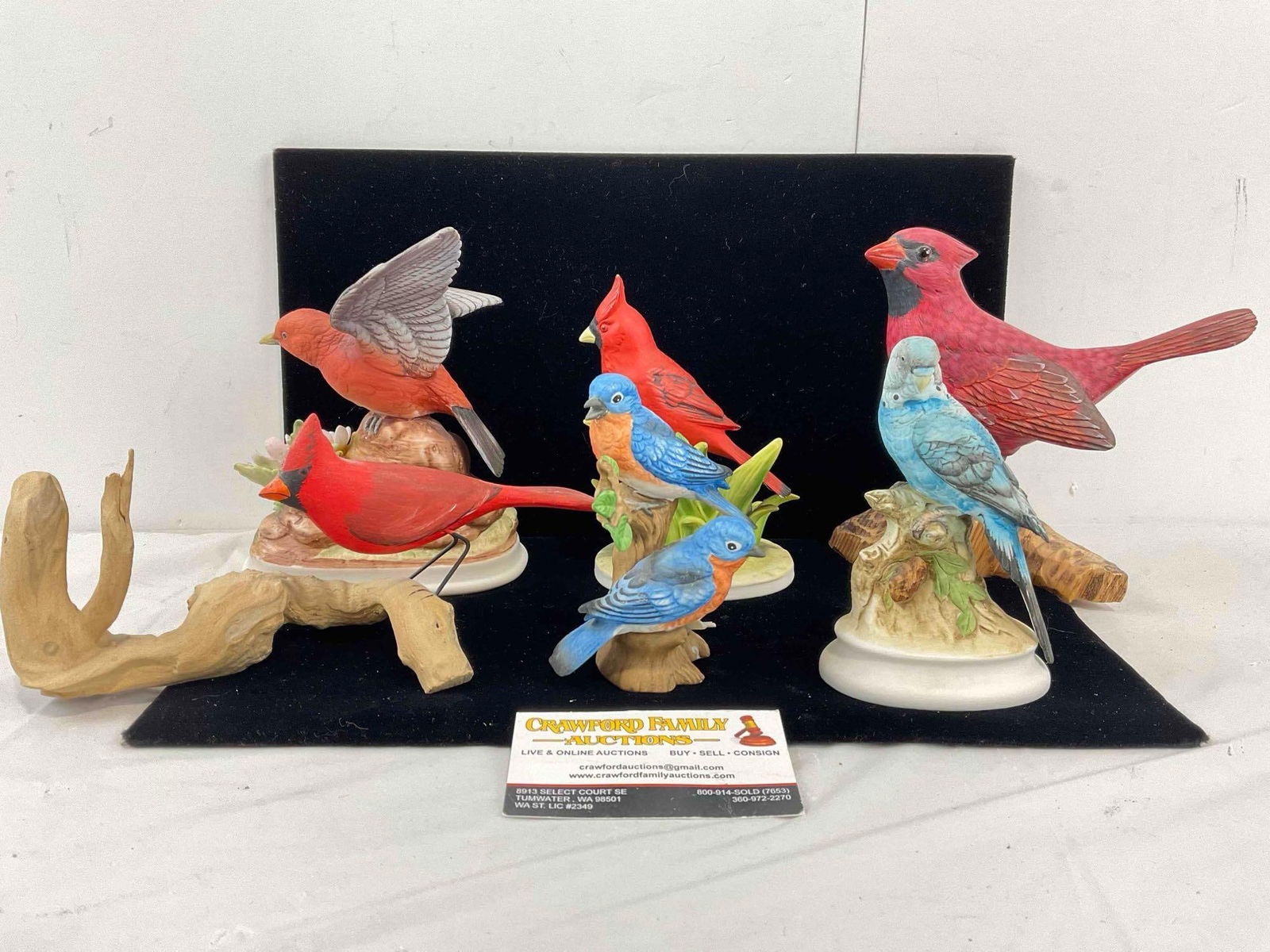 6 pcs Vintage Bird Statuettes, incl. 3x Lefton & 1x Sadek Porcelain & 2x Painted Wooden Figurines. (1 of 10)