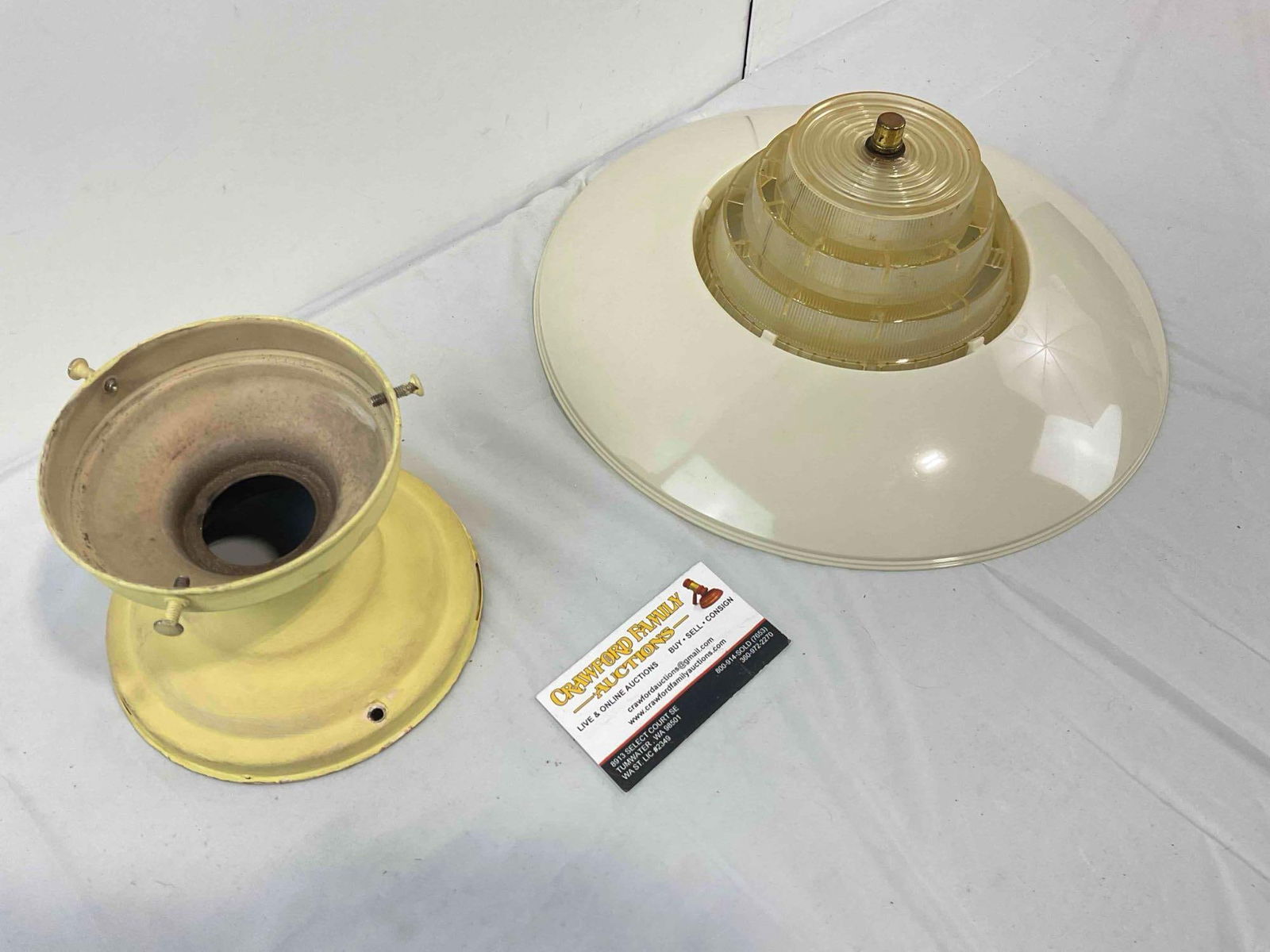 2 pcs Vintage Lamp Shades, incl. 1x Mid Century Modern Beige Lamp Shade & More. See pics. - 4