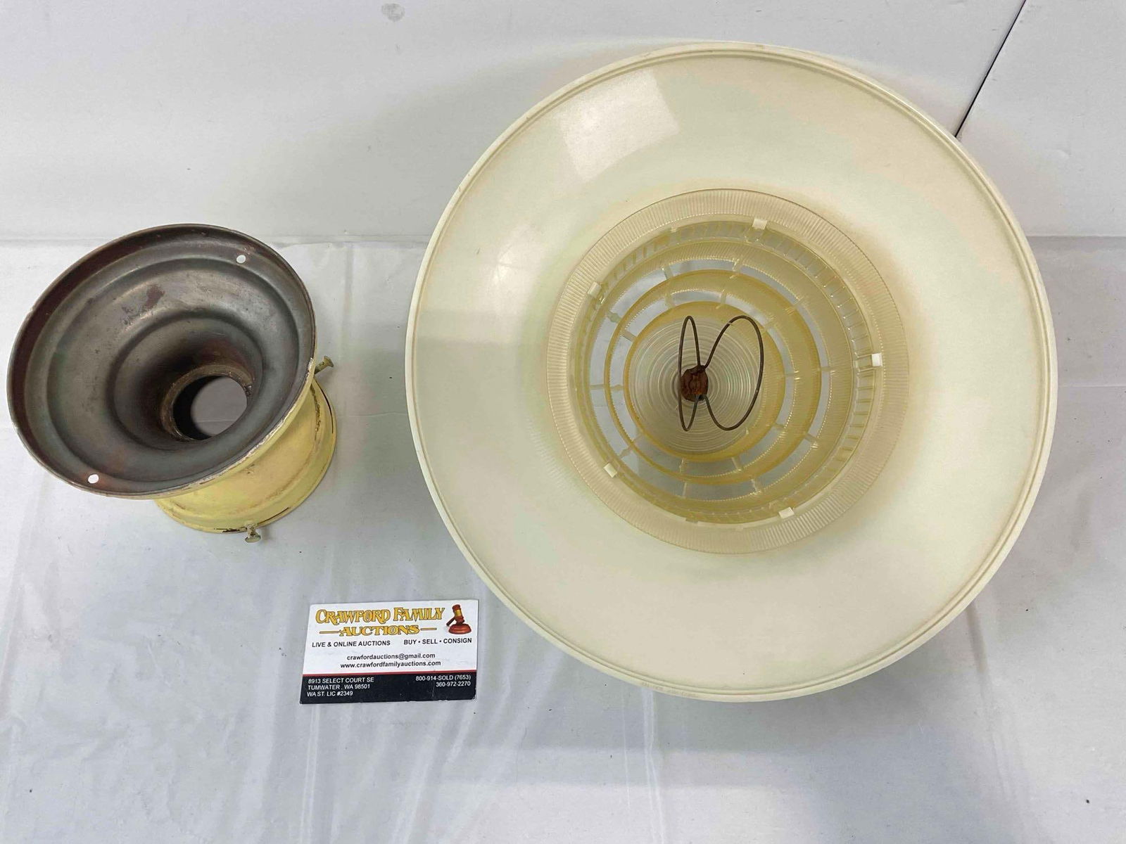 2 pcs Vintage Lamp Shades, incl. 1x Mid Century Modern Beige Lamp Shade & More. See pics. - 5