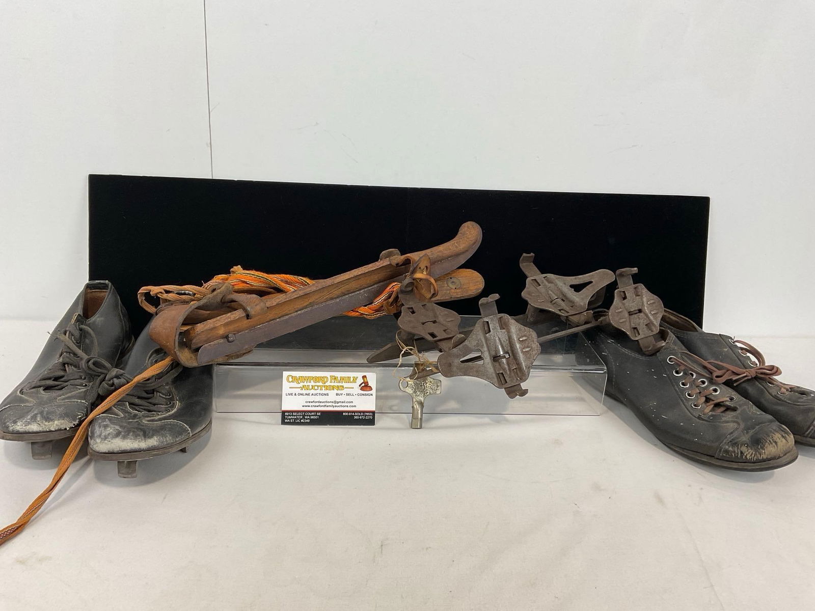 2 Pairs of Vintage/Antique Baseball Cleats & 2 pair of Ice Skates (1 of 6)