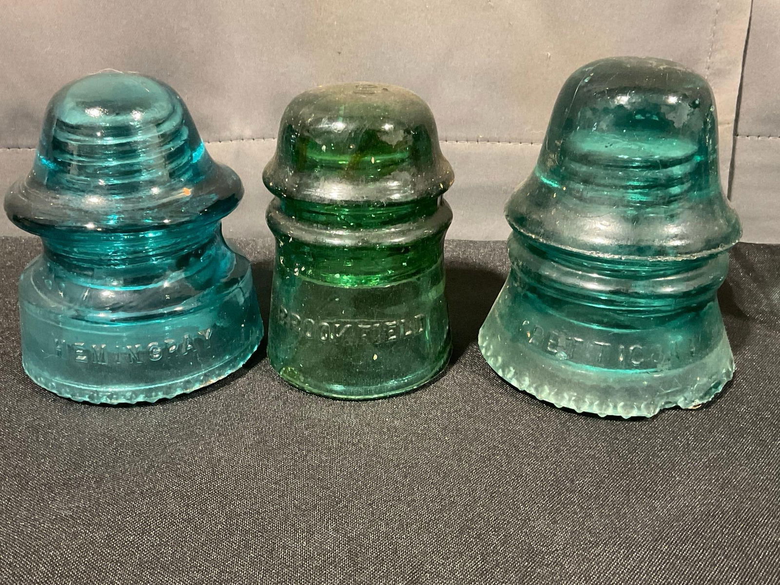 Set of 13 Lovely Blue + 1 Green Insulators, Hemingray, Whitall Tatum Co, Brookfield & more - 3