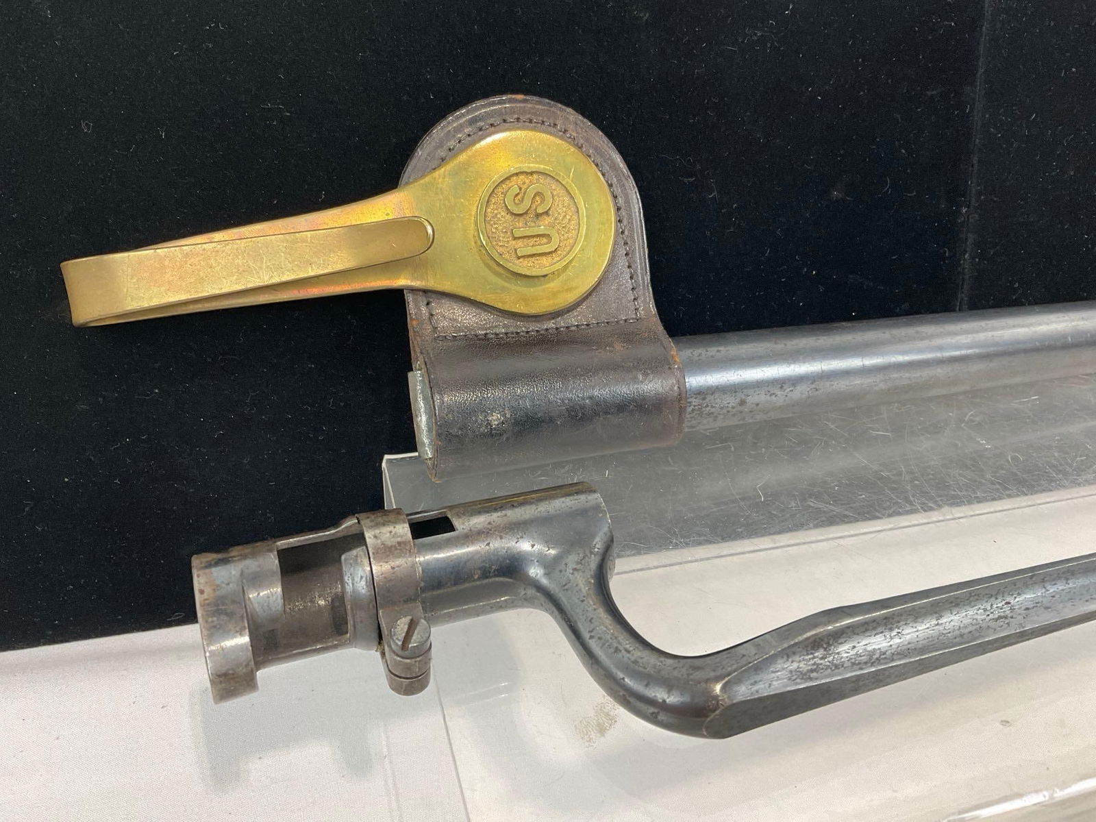 US Model 1873 Springfield Bayonet w/Scabbard & Leather Belt Hanger, 25h x 6w x 4d in, 17 inch blade - 2