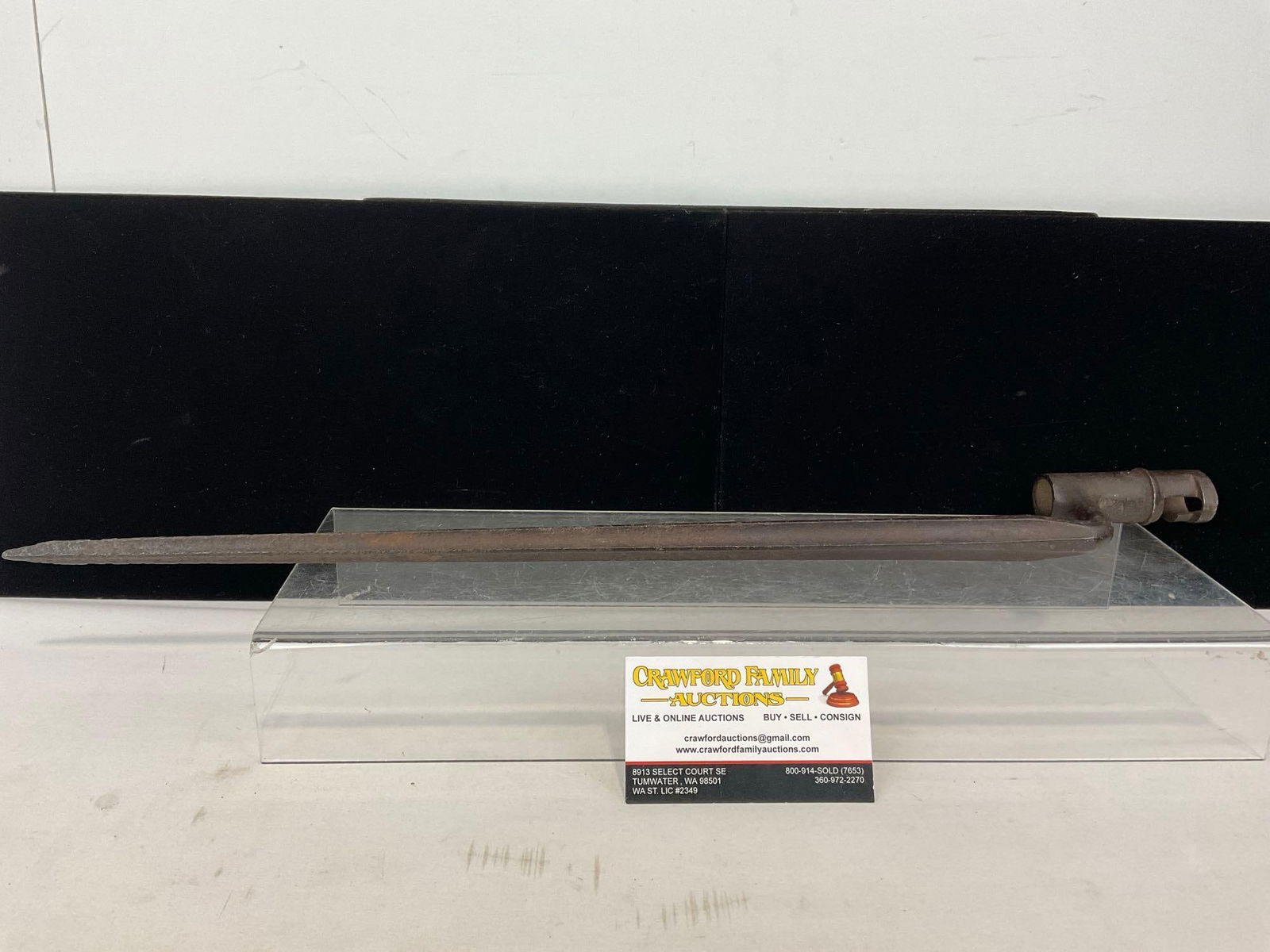 Civil War Era Bayonet, poss Confederate, Triangular Blade w/ Socket, 18 inch blade: Appears to be in good shape. The piece measures approx 22h x 4w x 2d inches. See pics. E-5360 