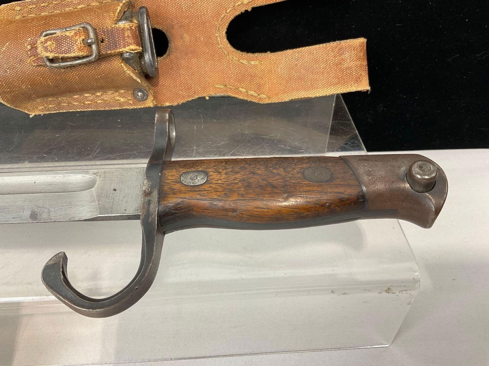 WWII Era Arisaka Japanese Bayonet 15.5 inch blade, w/steel scabbard & Leather belt Hanger - 2