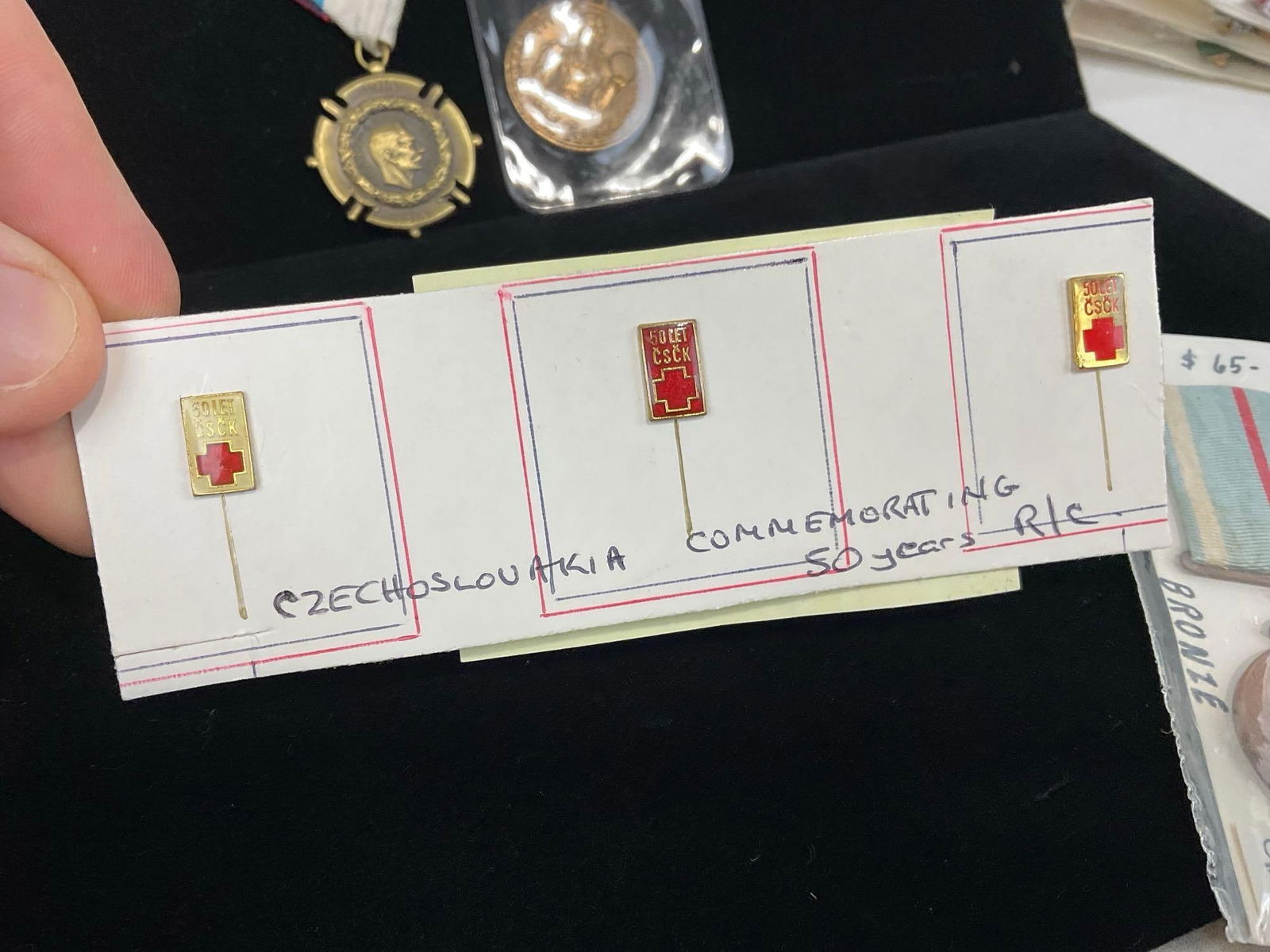 3 Medals & 3 Pins, Greece 1912-13 War w/ Turkey, Czechslo. Commem. 1918-38 & Serbian Comm. WW1 1920 - 3