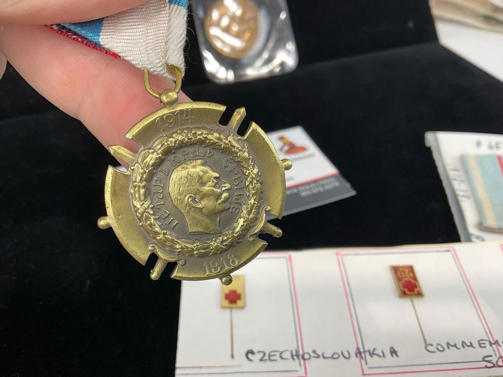 3 Medals & 3 Pins, Greece 1912-13 War w/ Turkey, Czechslo. Commem. 1918-38 & Serbian Comm. WW1 1920 - 4