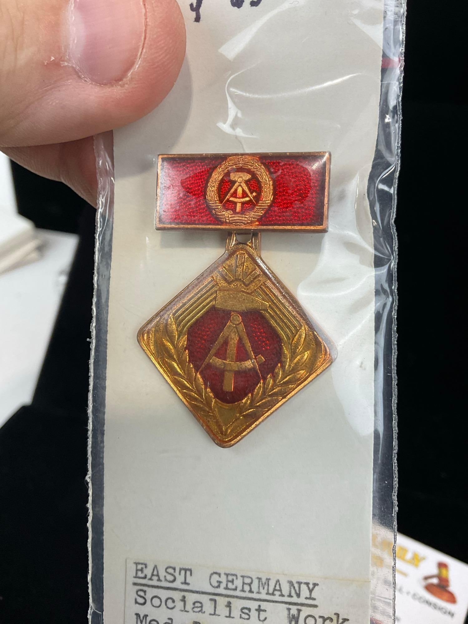 3 DDR East German Medals, Honor Title Activist of Socialist Work 1960s-1970, Enamel & Bronze - 4