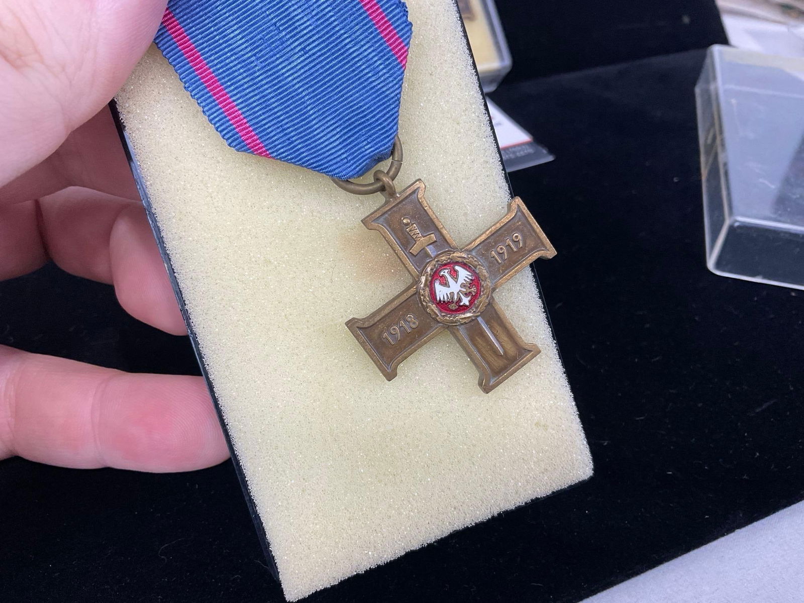 Pair of Greater Poland Uprising Crosses, 1918-19 White Eagle on Red Enamel, blue ribbon - 2