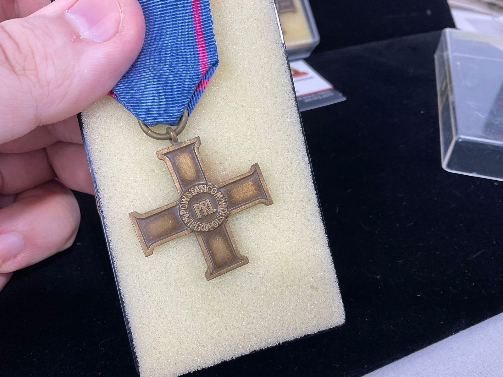 Pair of Greater Poland Uprising Crosses, 1918-19 White Eagle on Red Enamel, blue ribbon - 3