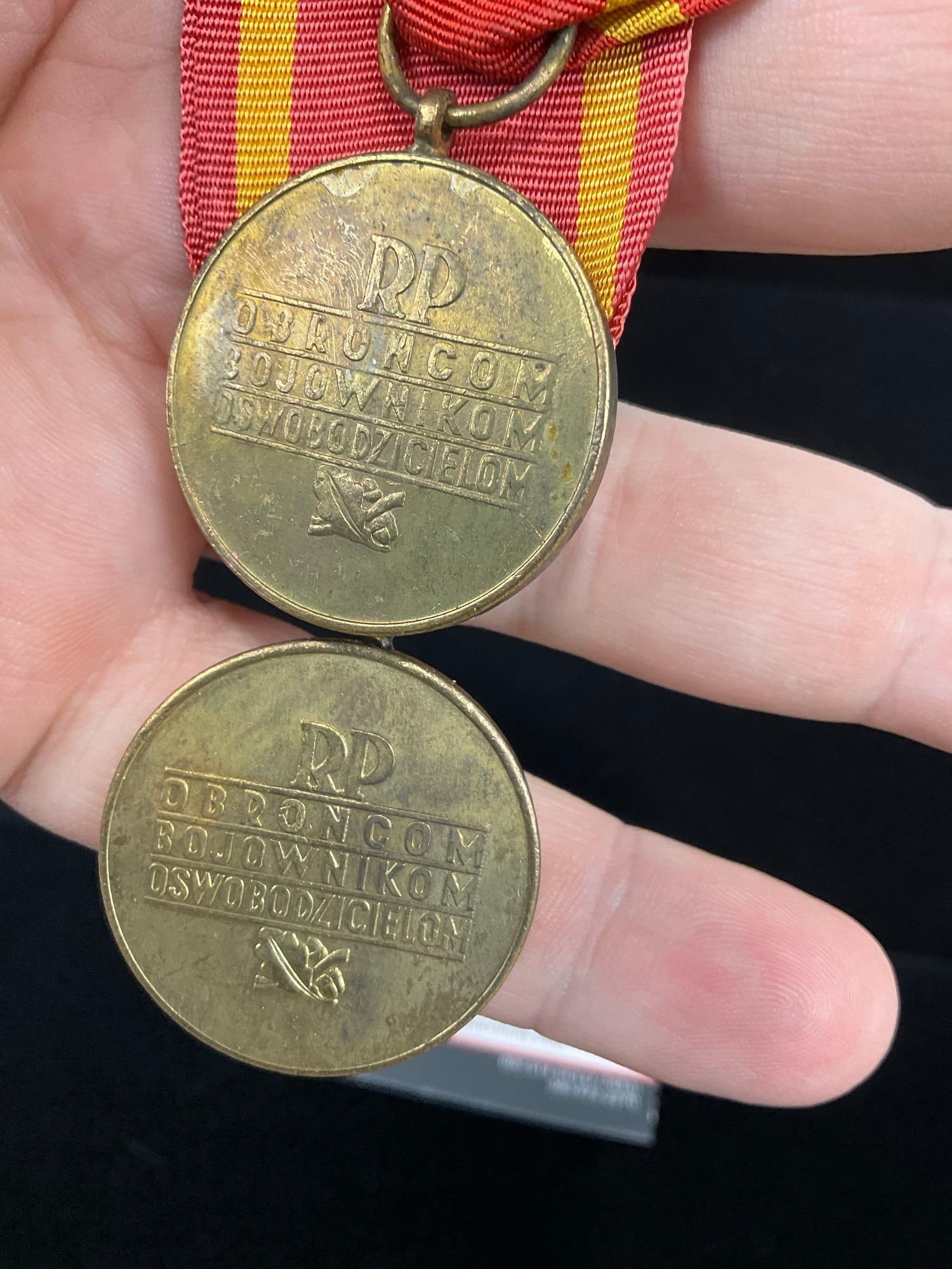 Pair of Polish Medals, Medal for Warsaw 1939-1945, Defense for World War II, Coat of Arms of Warsaw - 3